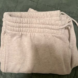 Aritzia — tna Cozy Fleece Boyfriend Sweatpant